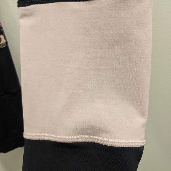 Lululemon Run the World butterfly leggings - Picture 5 of 8